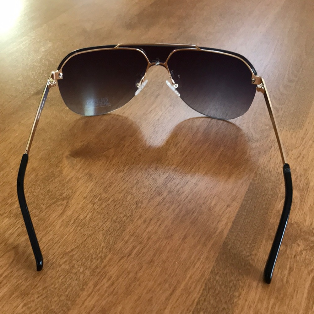 Brand new GUESS sunglasses - Picture 3 of 3